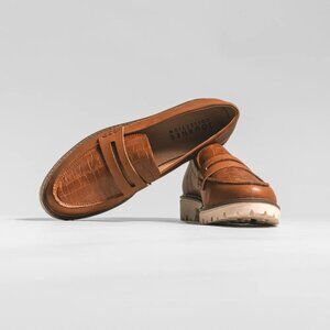 KENLY LOAFER FLATS IN FAUX LEATHER TAN